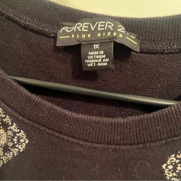 Forever 21. Juniors 1X Sweater - Picture 2 of 4